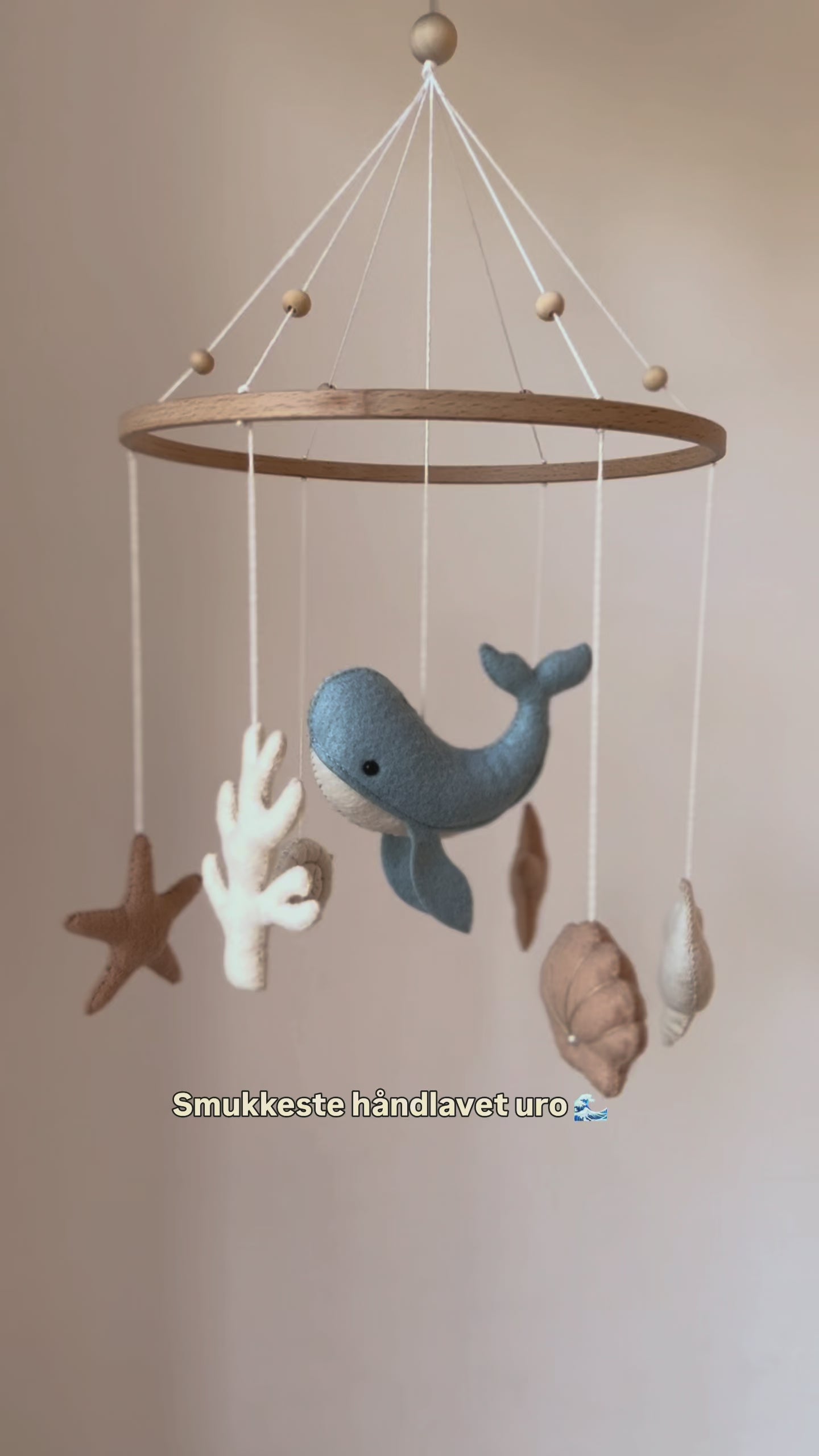 Håndlavet uro i filt Havtema🐋